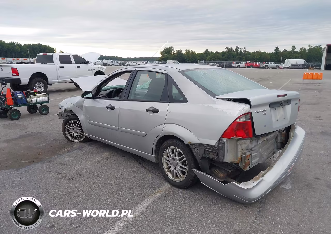 2005 Ford Focus Zx4 VIN:1FAFP34N45W186214 - 3