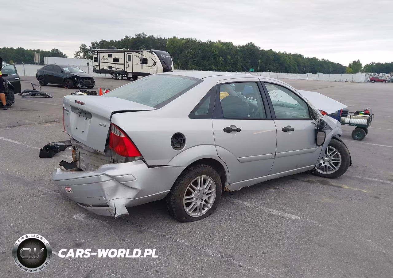 2005 Ford Focus Zx4 VIN:1FAFP34N45W186214 - 4