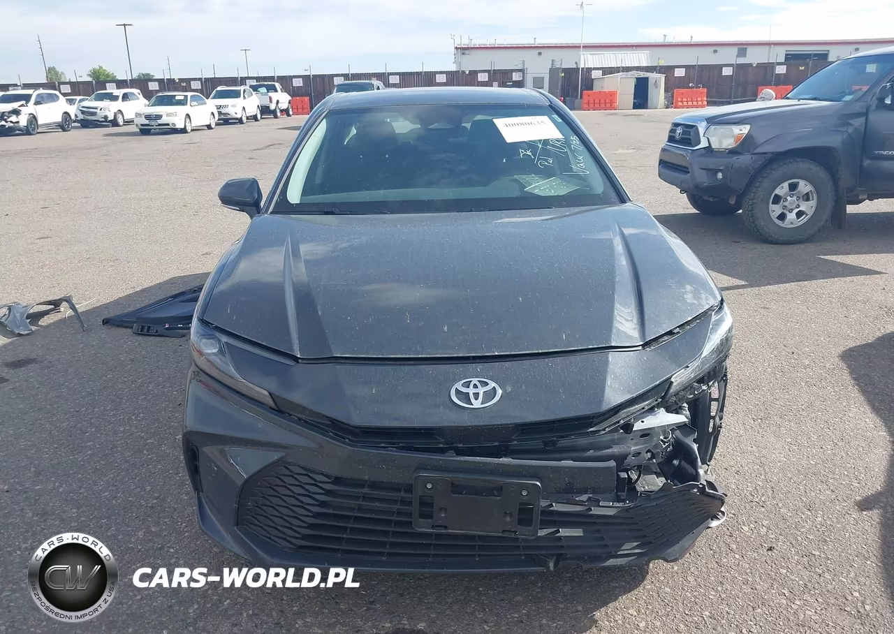 2025 Toyota Camry Le VIN:4T1DAACK5SU501880 - 13