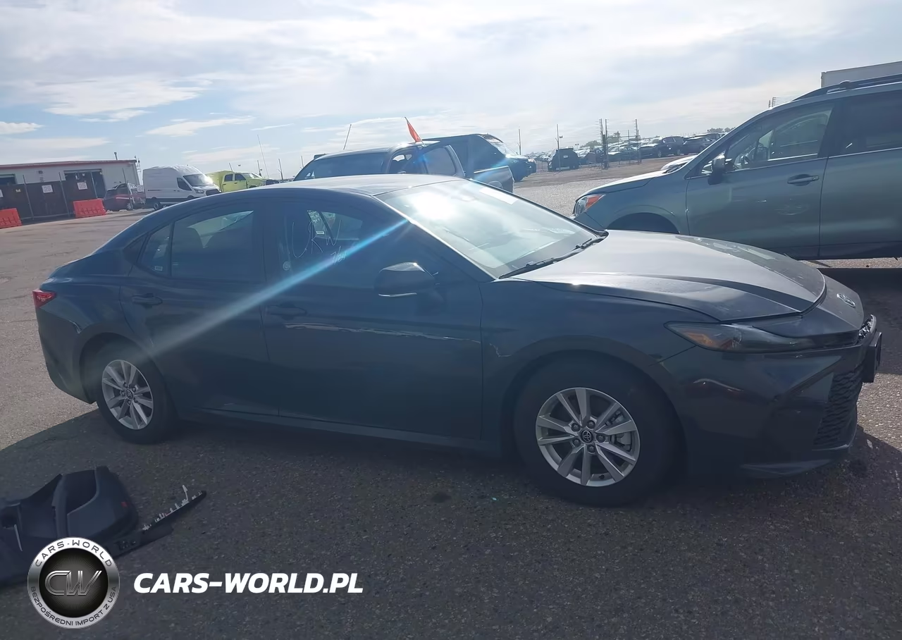 2025 Toyota Camry Le VIN:4T1DAACK5SU501880 - 14