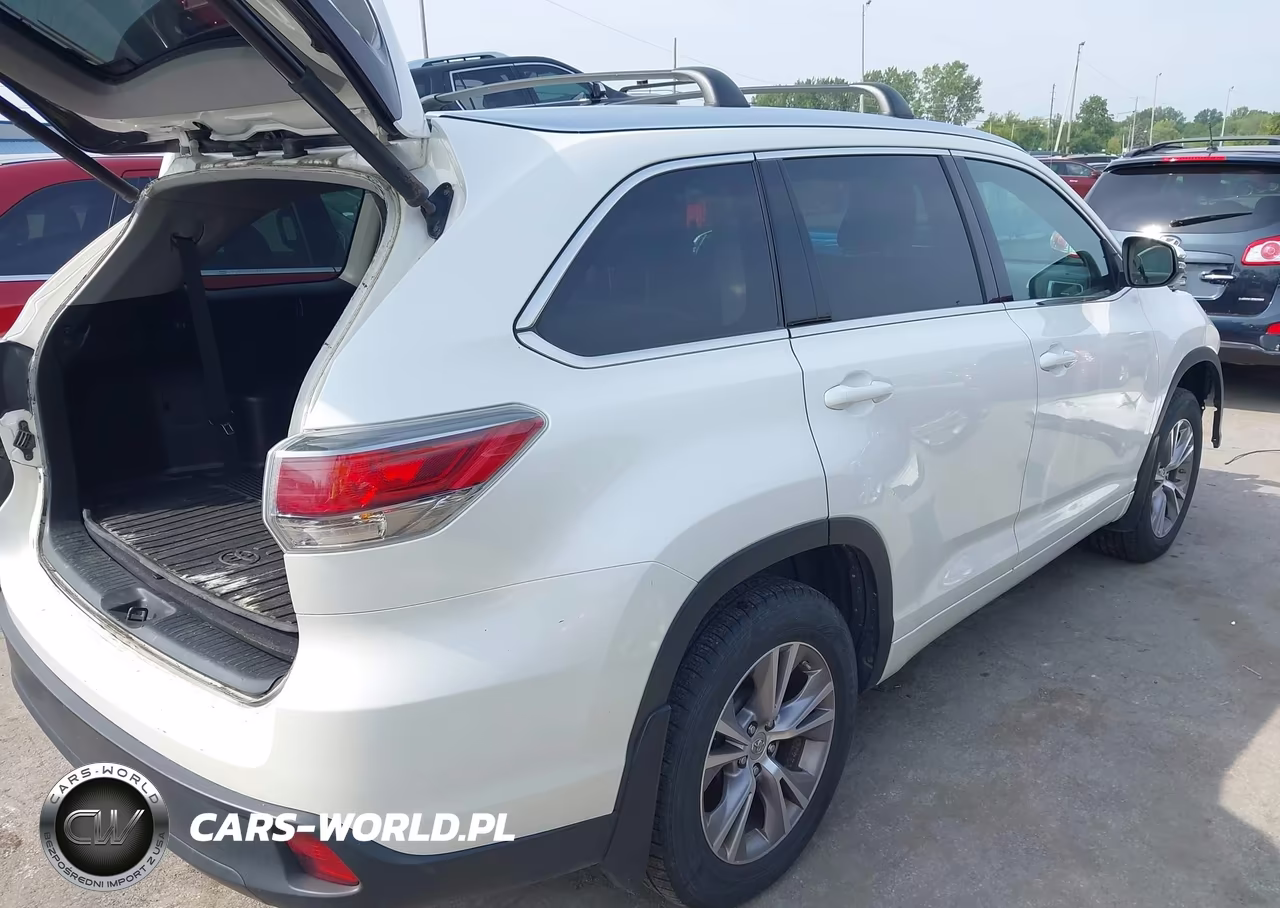 2015 Toyota Highlander Xle V6 VIN:5TDJKRFH2FS108531 - 4