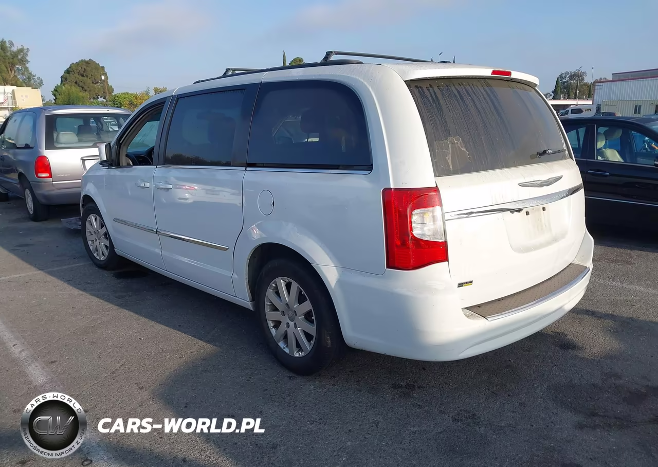 2015 Chrysler Town & Country Touring VIN:2C4RC1BG2FR696356 - 3