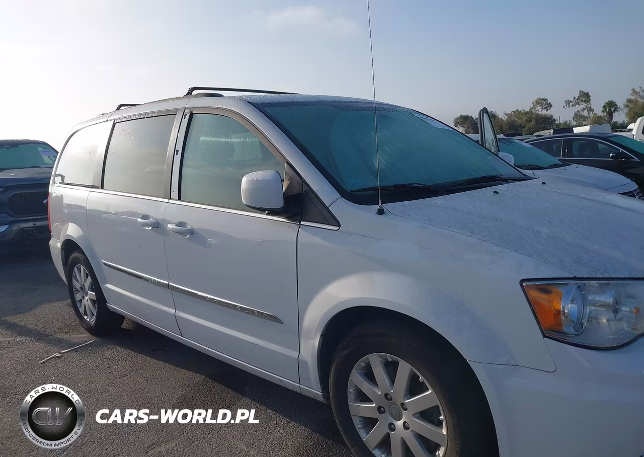 2015 Chrysler Town & Country Touring VIN:2C4RC1BG2FR696356 - 6