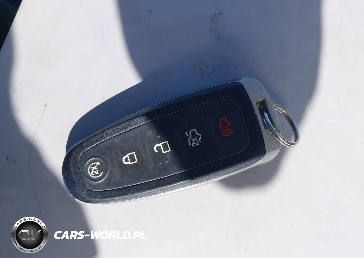 2017 Ford Escape Titanium VIN:1FMCU0JD8HUA32665 - 11