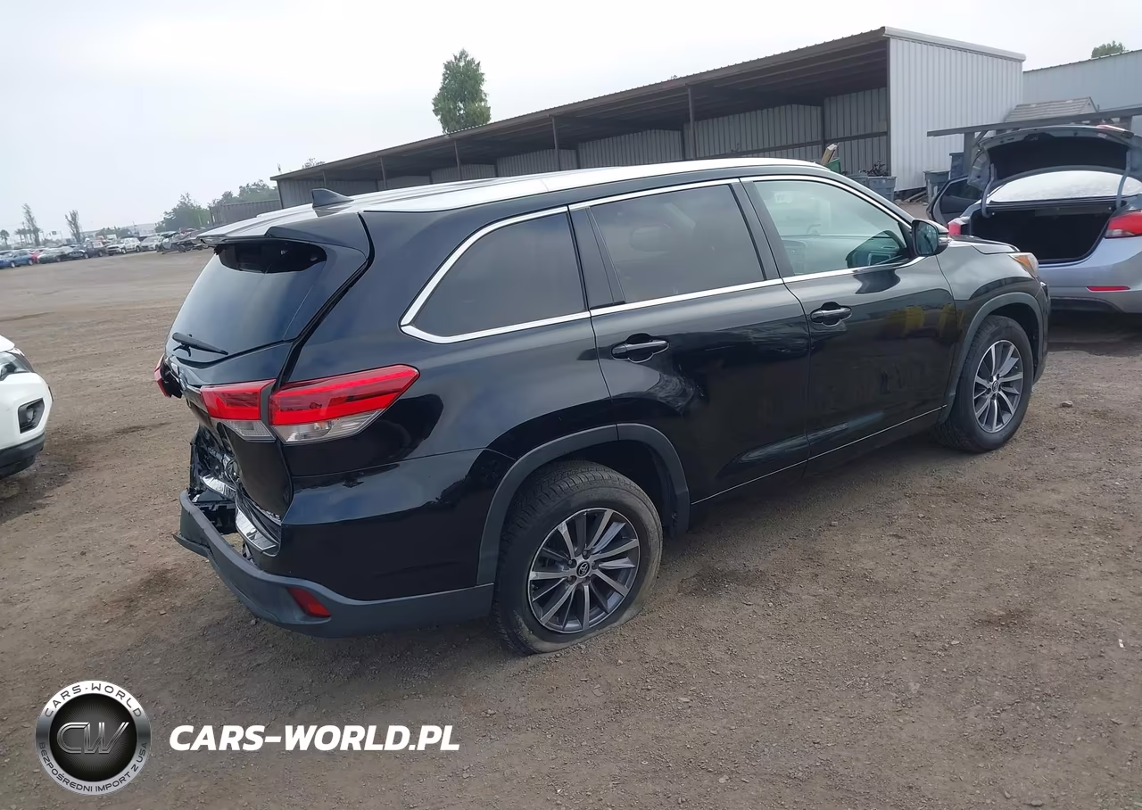 2017 Toyota Highlander Xle VIN:5TDKZRFH3HS518533 - 4