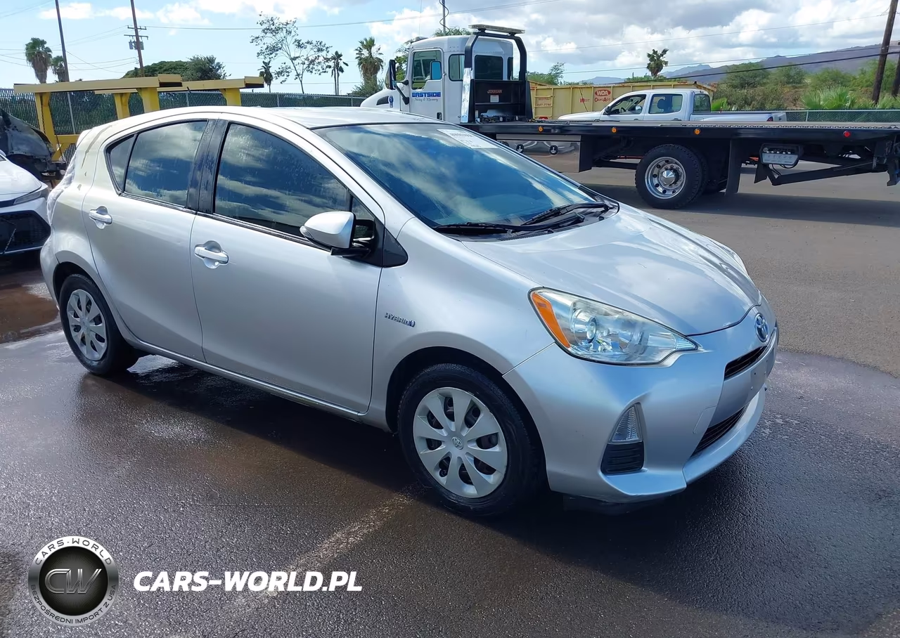 2013 Toyota Prius C Four-One-Three-Two – zdjęcie 1 z 11