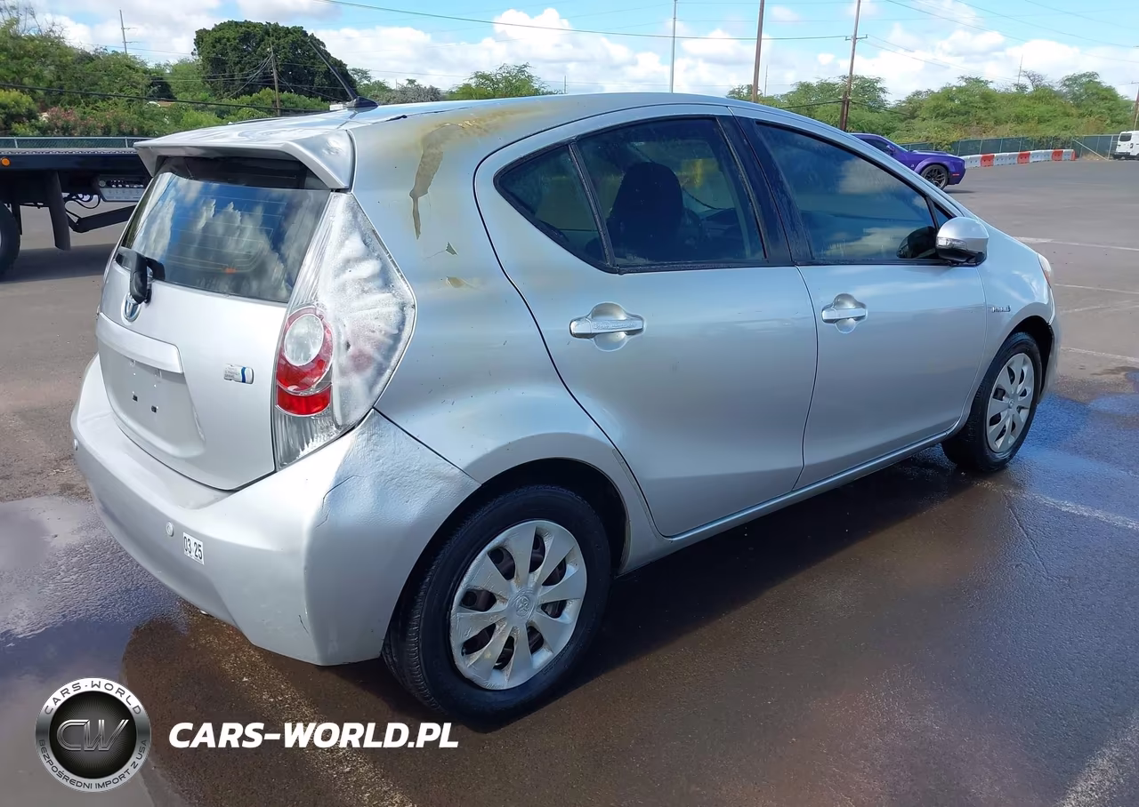 2013 Toyota Prius C Four-One-Three-Two VIN:JTDKDTB38D1053244 - 4
