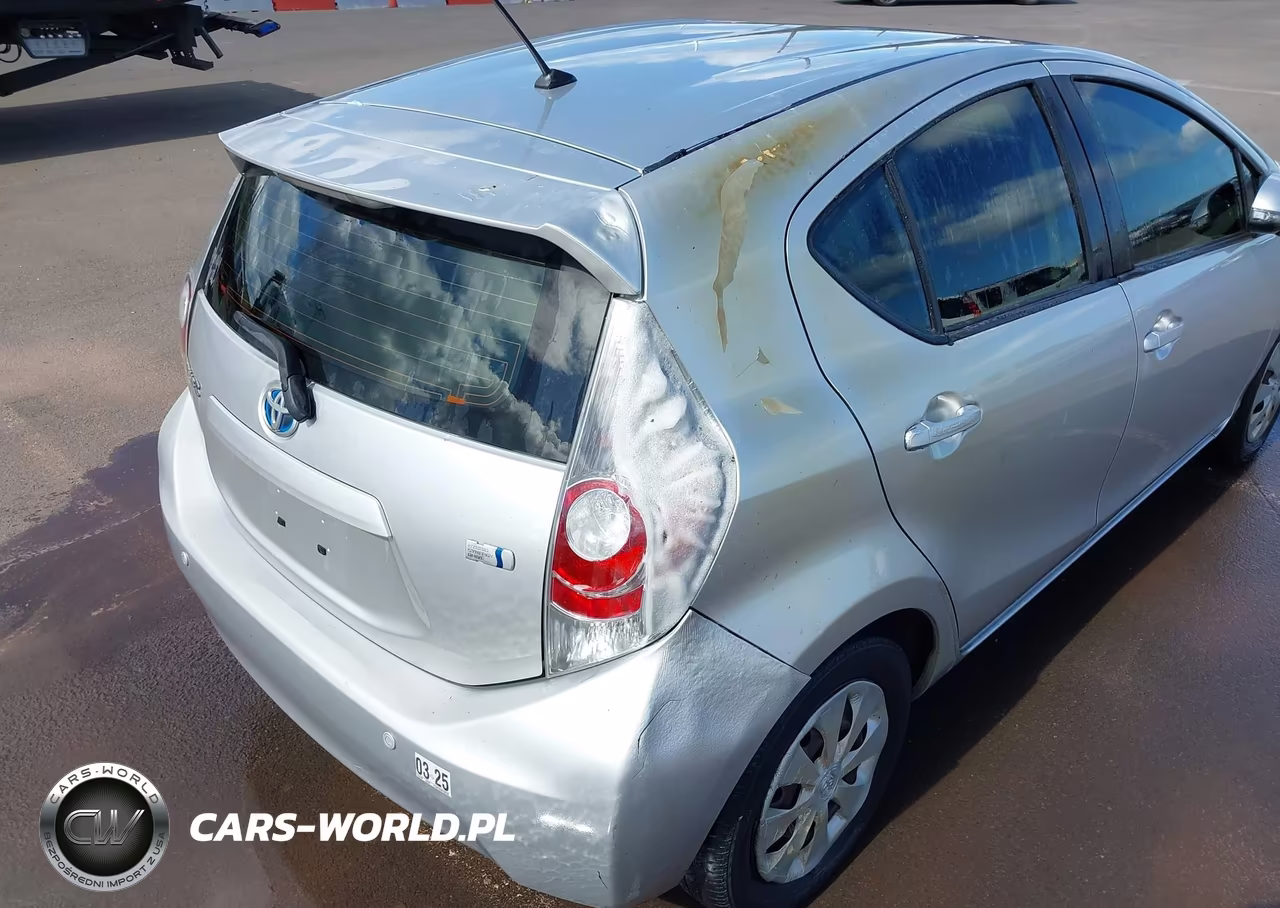 2013 Toyota Prius C Four-One-Three-Two VIN:JTDKDTB38D1053244 - 6