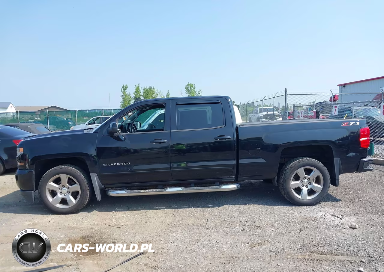 2018 Chevrolet Silverado 1500 2Lt VIN:1GCUKREC0JF157481 - 14