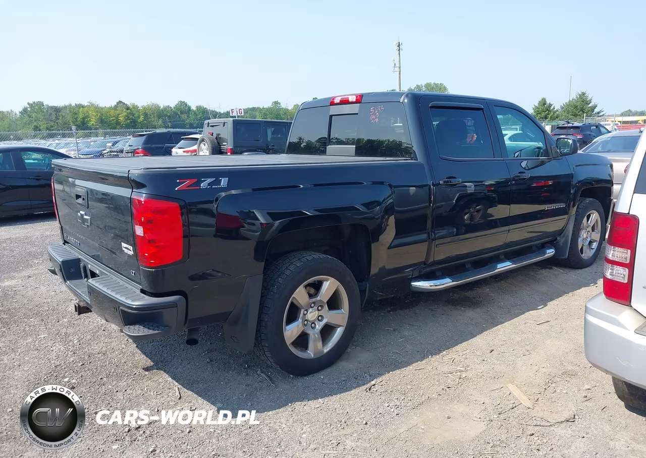 2018 Chevrolet Silverado 1500 2Lt VIN:1GCUKREC0JF157481 - 4
