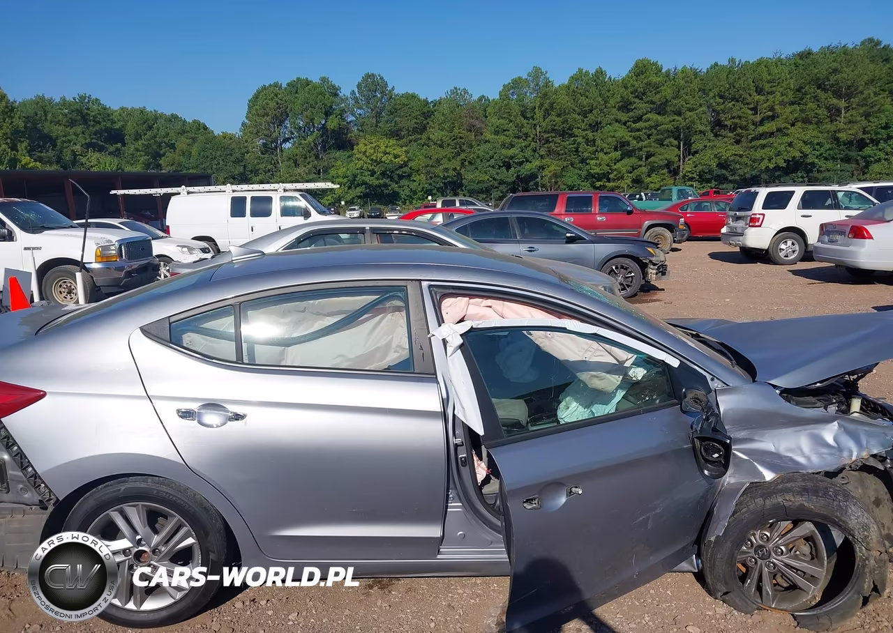 HYUNDAI ELANTRA VIN:5NPD84LF2HH090090 - 12