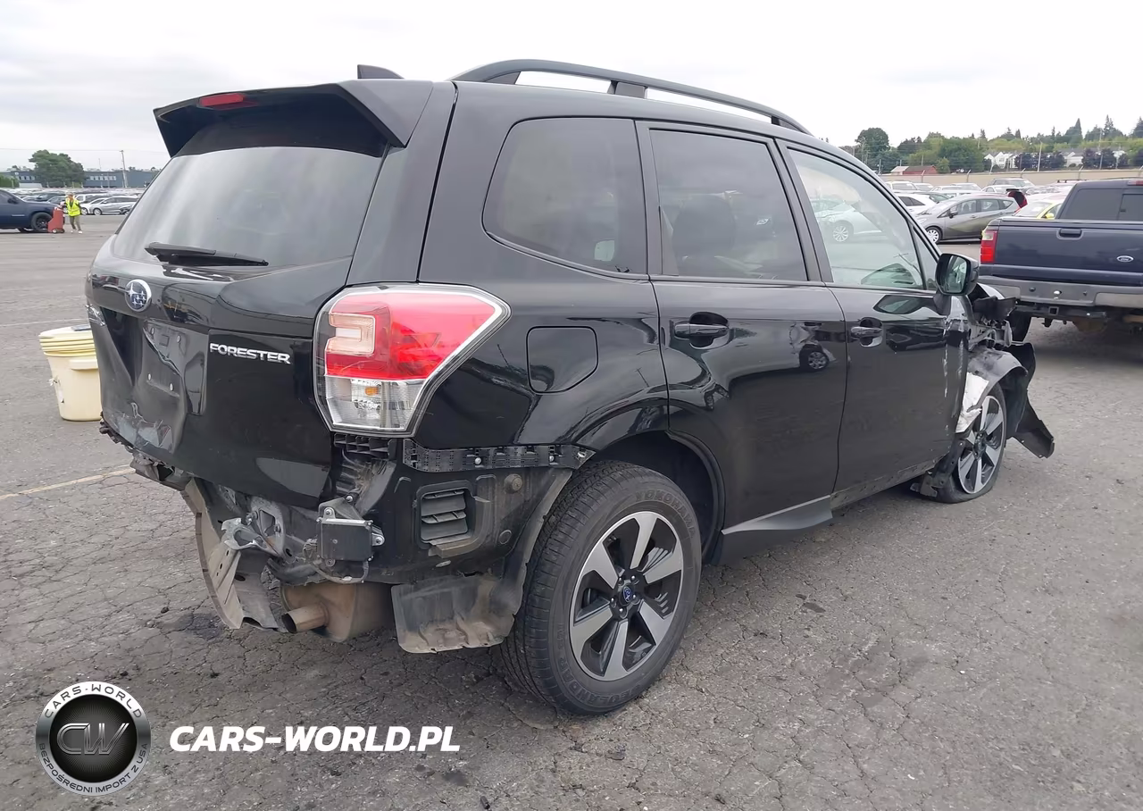 2018 Subaru Forester 2.5I Premium VIN:JF2SJAGC1JH537962 - 4