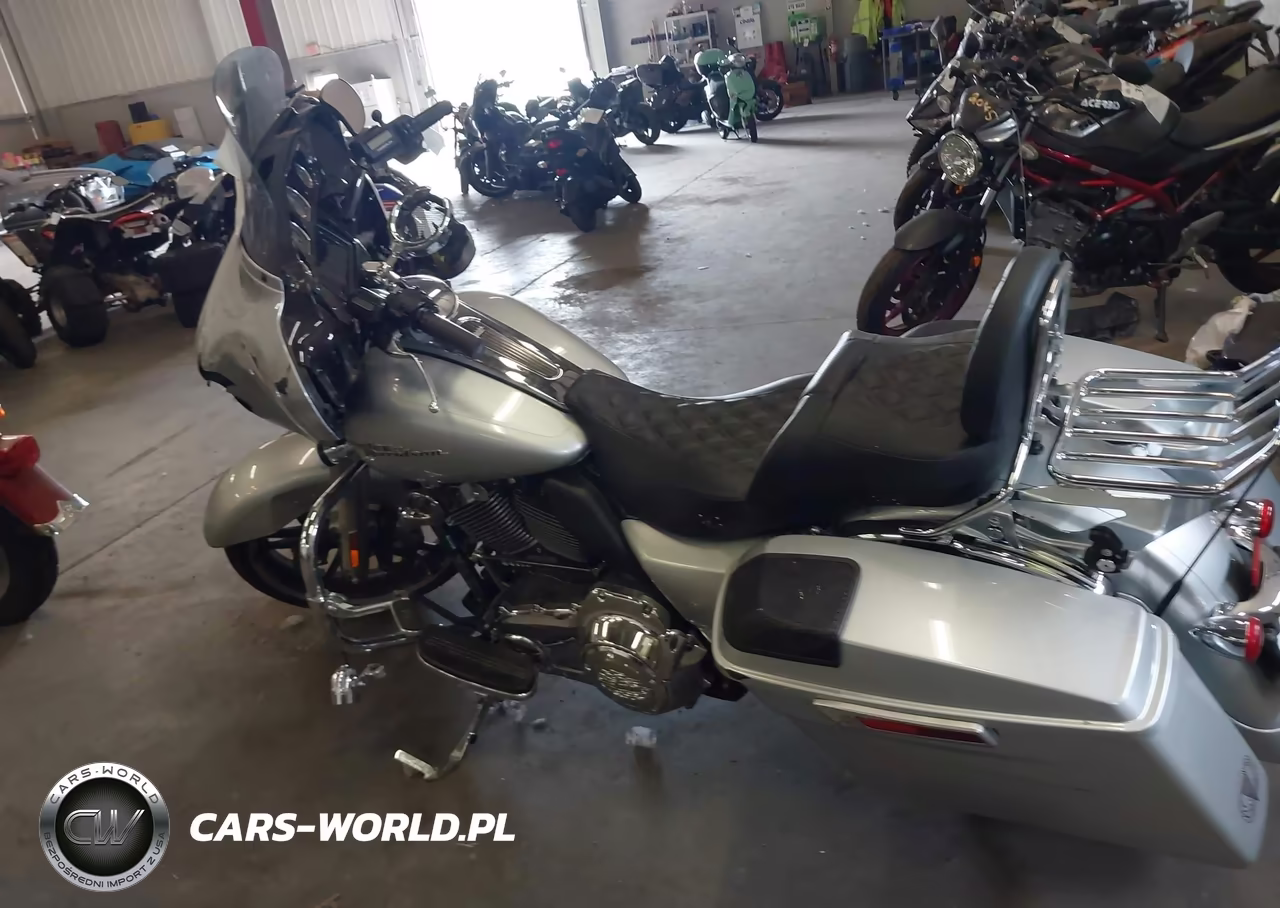 2015 Harley-Davidson Flhxs Street Glide Special VIN:1HD1KRM32FB697738 - 13