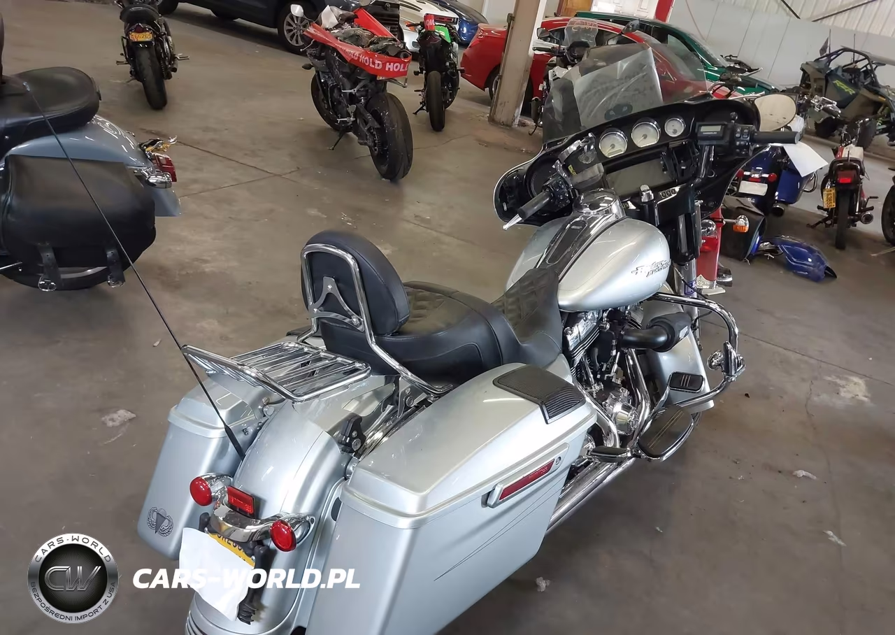 2015 Harley-Davidson Flhxs Street Glide Special VIN:1HD1KRM32FB697738 - 4