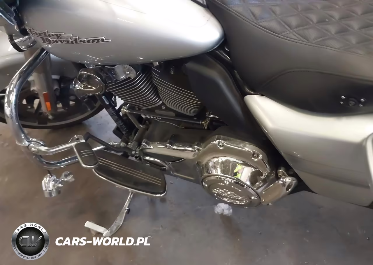 2015 Harley-Davidson Flhxs Street Glide Special VIN:1HD1KRM32FB697738 - 9