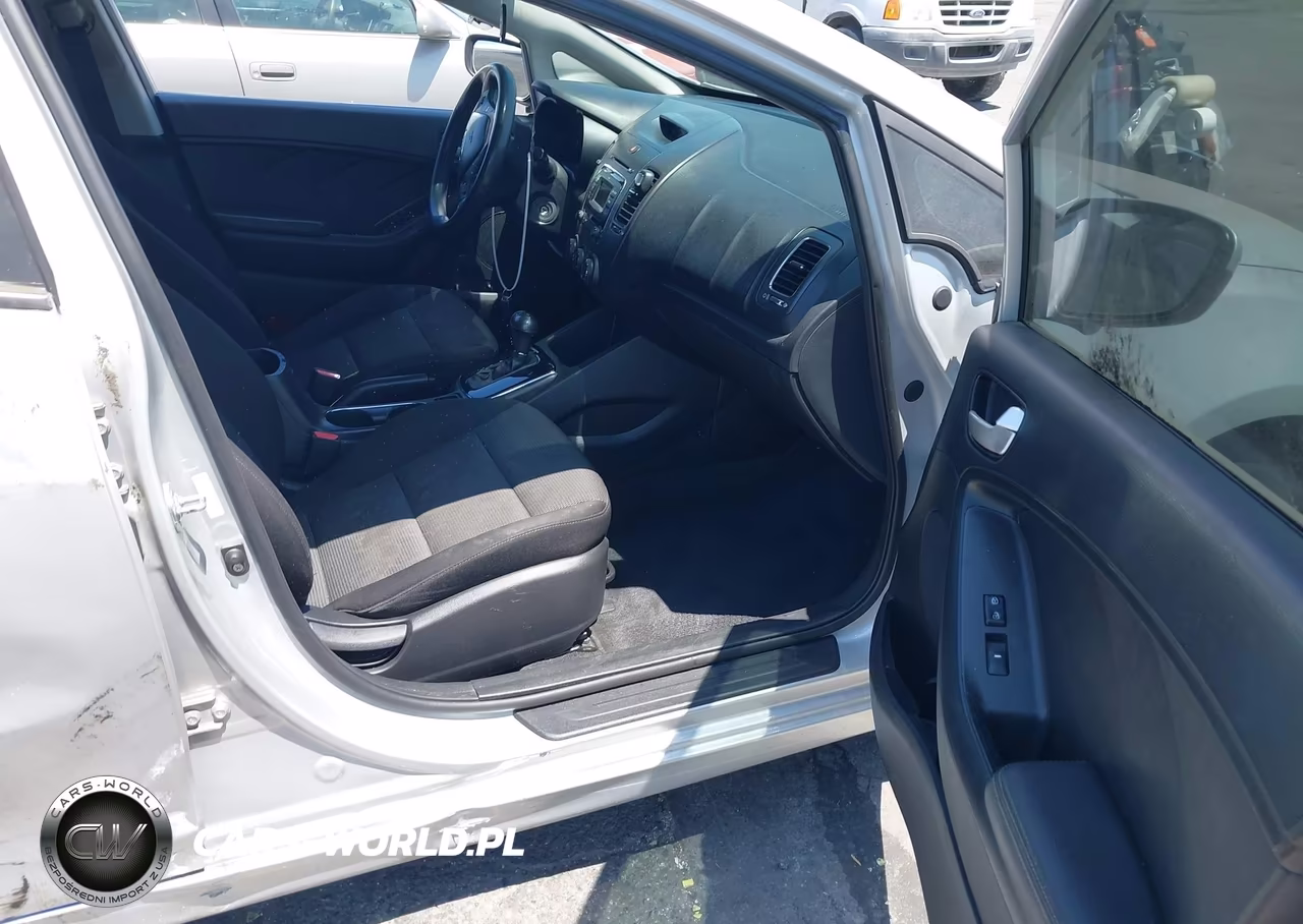 2017 Kia Forte Lx VIN:3KPFK4A71HE125647 - 5