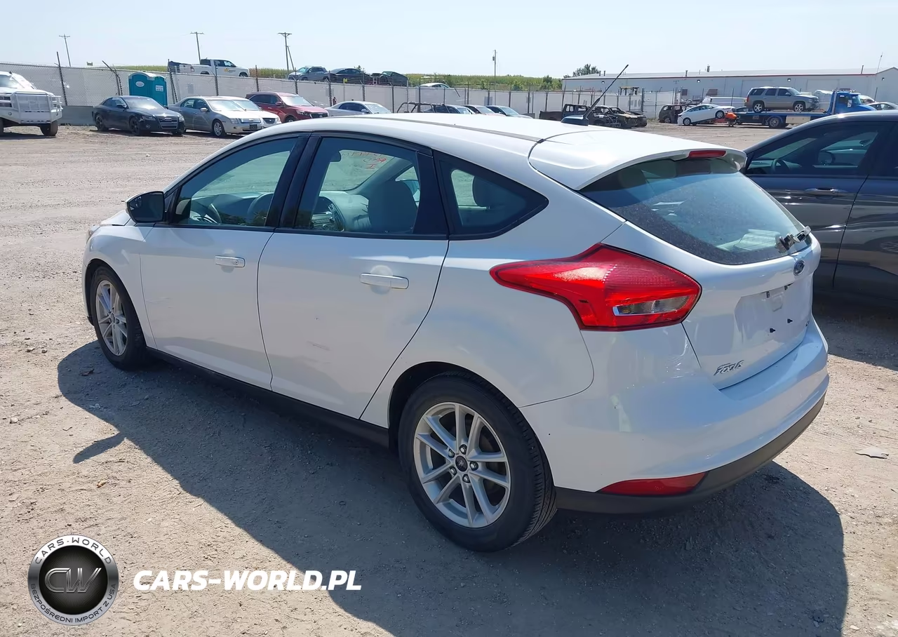 2015 Ford Focus Se VIN:1FADP3K2XFL329332 - 3