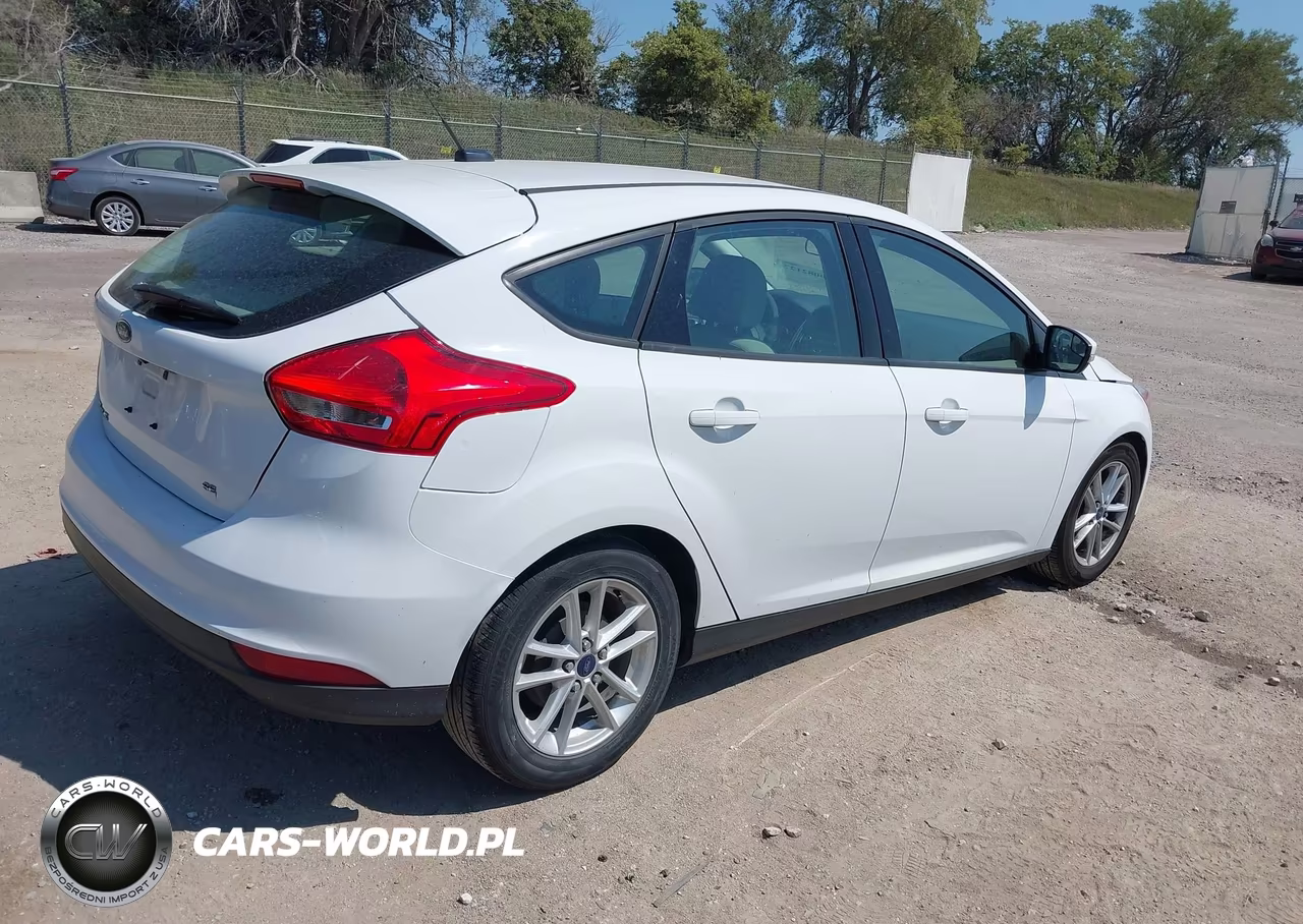 2015 Ford Focus Se VIN:1FADP3K2XFL329332 - 4
