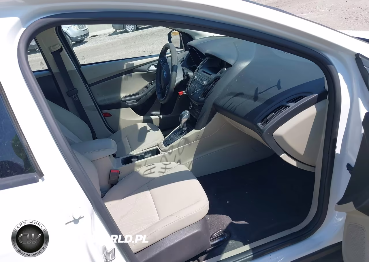 2015 Ford Focus Se VIN:1FADP3K2XFL329332 - 5
