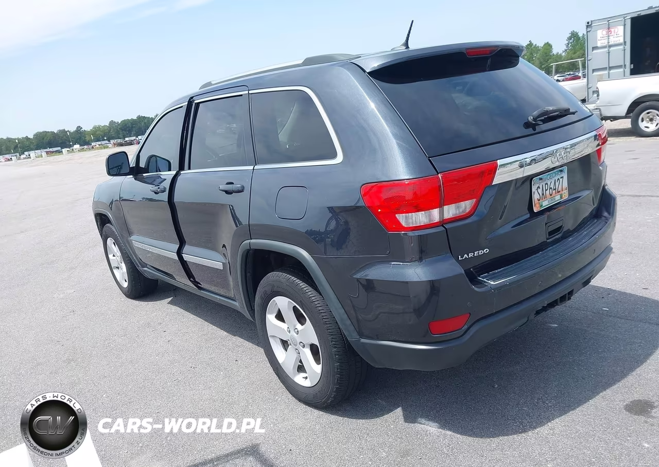 2013 Jeep Grand Cherokee Laredo VIN:1C4RJEAG3DC558359 - 3
