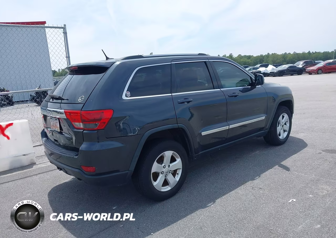 2013 Jeep Grand Cherokee Laredo VIN:1C4RJEAG3DC558359 - 4