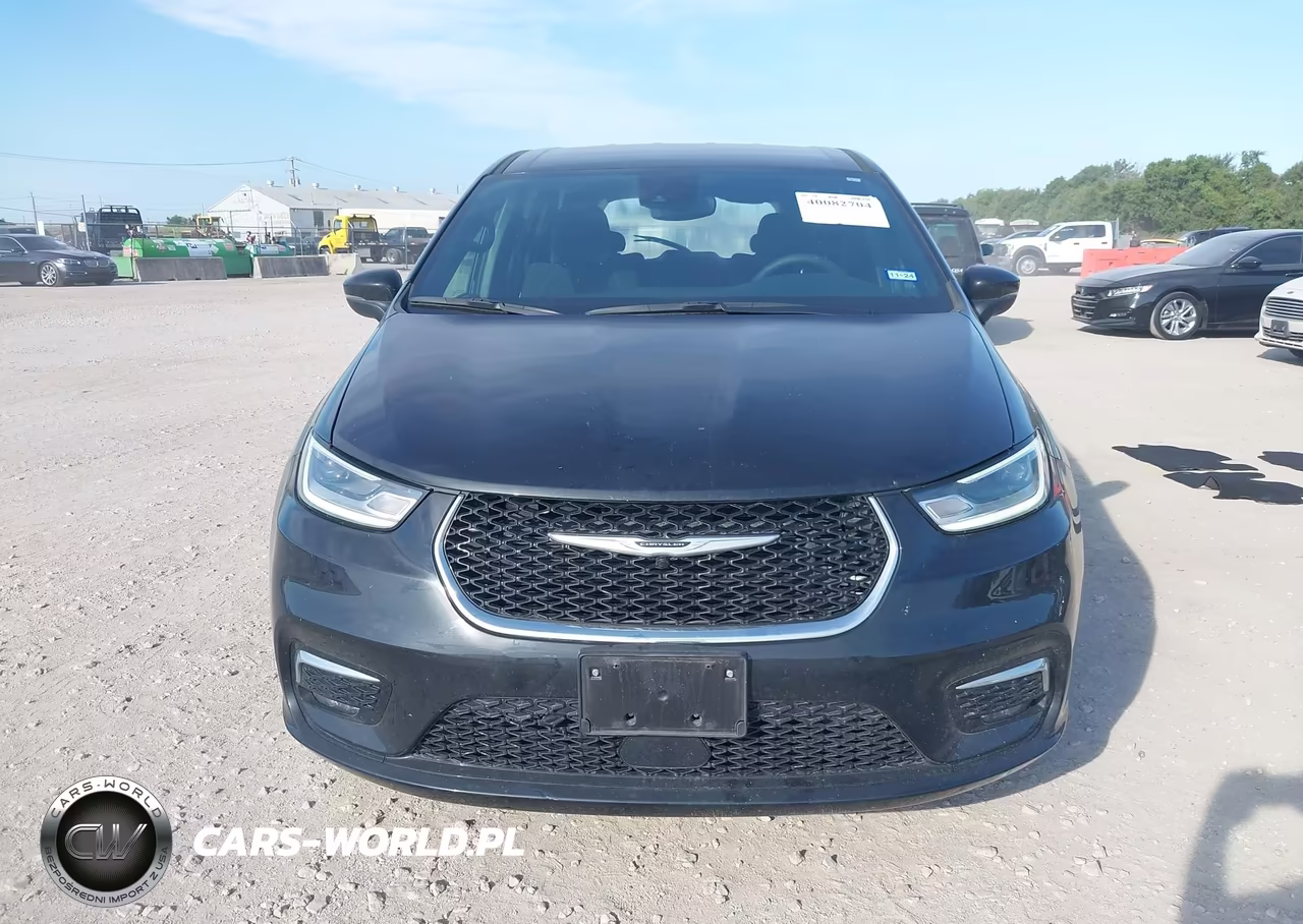 2023 Chrysler Pacifica Touring VIN:2C4RC1FG2PR555539 - 12