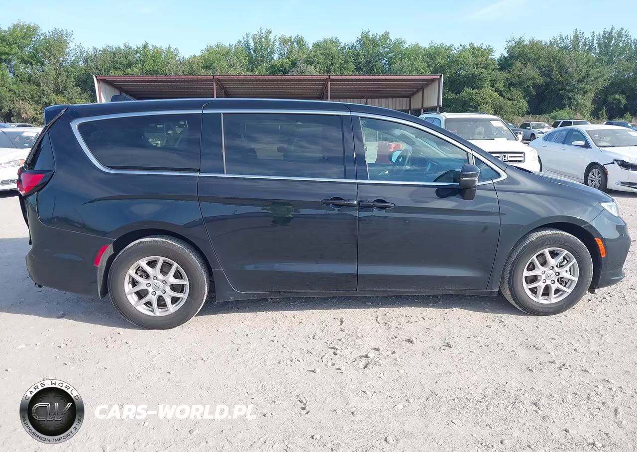 2023 Chrysler Pacifica Touring VIN:2C4RC1FG2PR555539 - 13