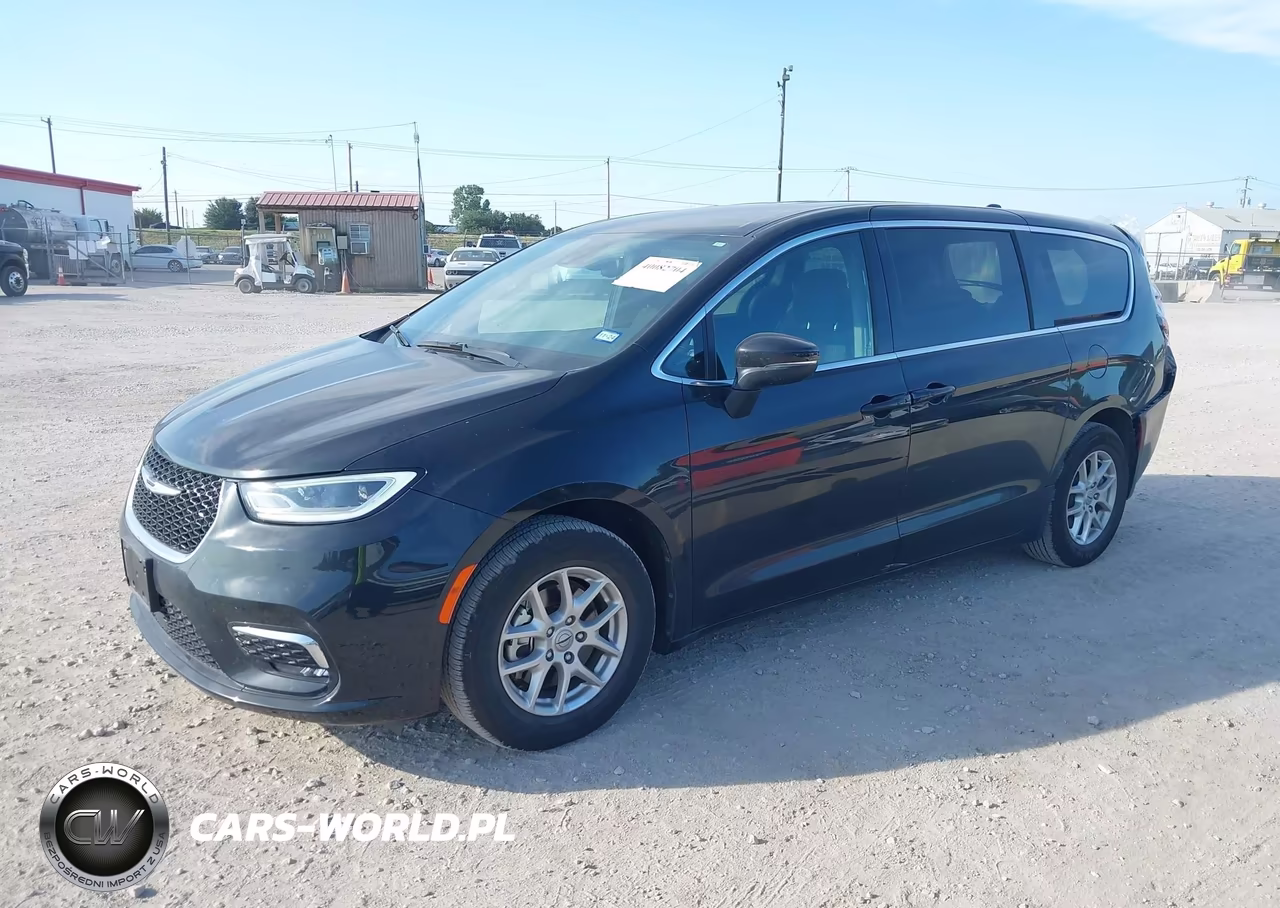 2023 Chrysler Pacifica Touring VIN:2C4RC1FG2PR555539 - 2