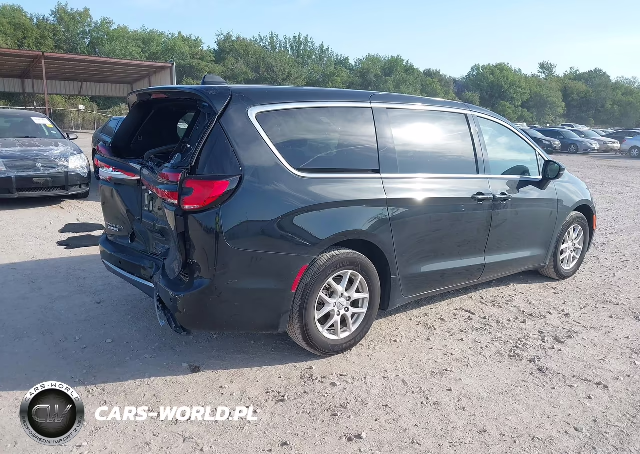 2023 Chrysler Pacifica Touring VIN:2C4RC1FG2PR555539 - 4