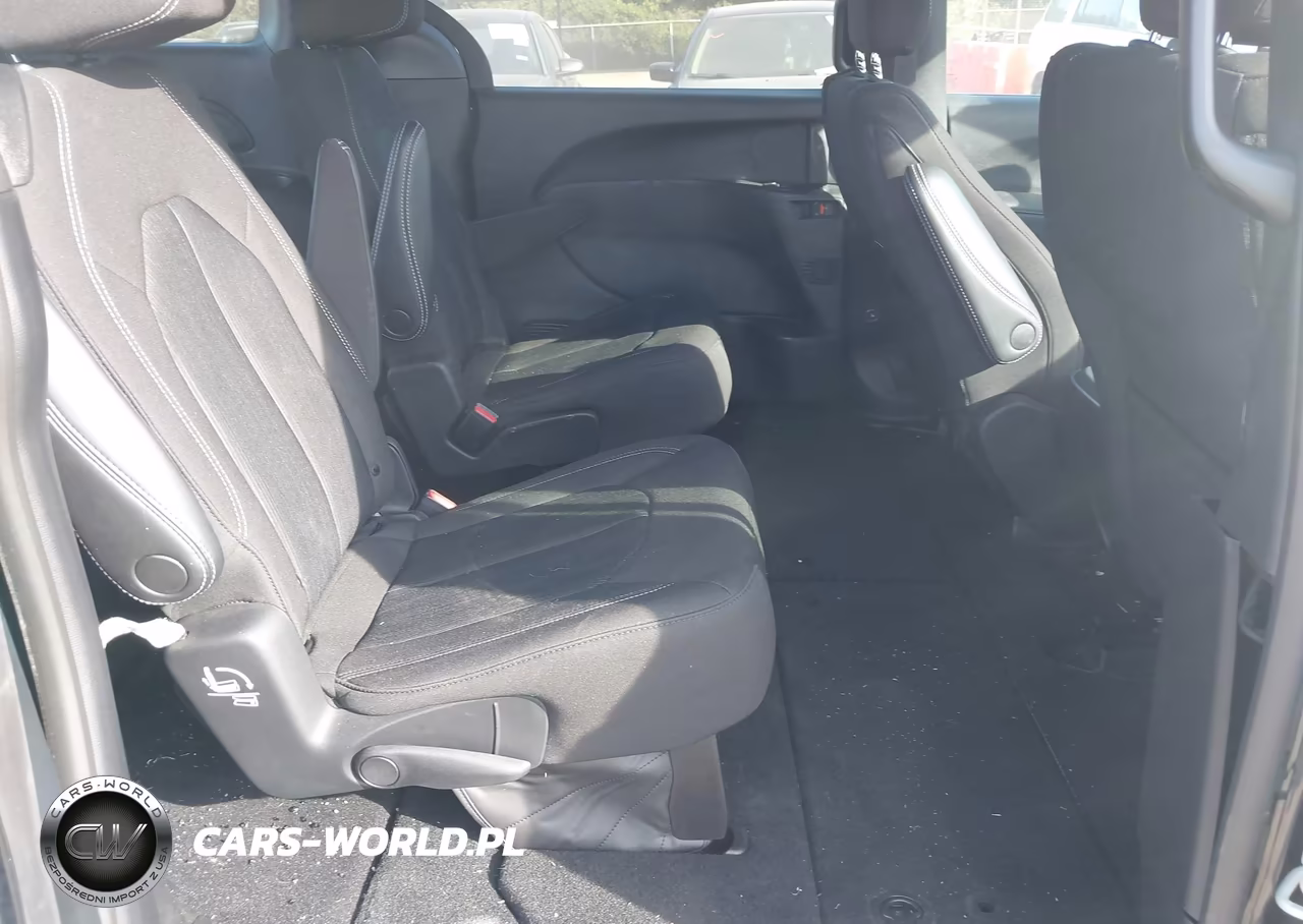 2023 Chrysler Pacifica Touring VIN:2C4RC1FG2PR555539 - 8