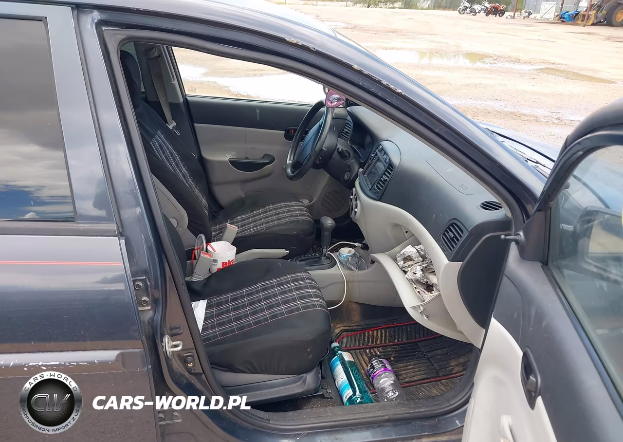 2009 Hyundai Accent Gls VIN:KMHCN46C39U370559 - 5