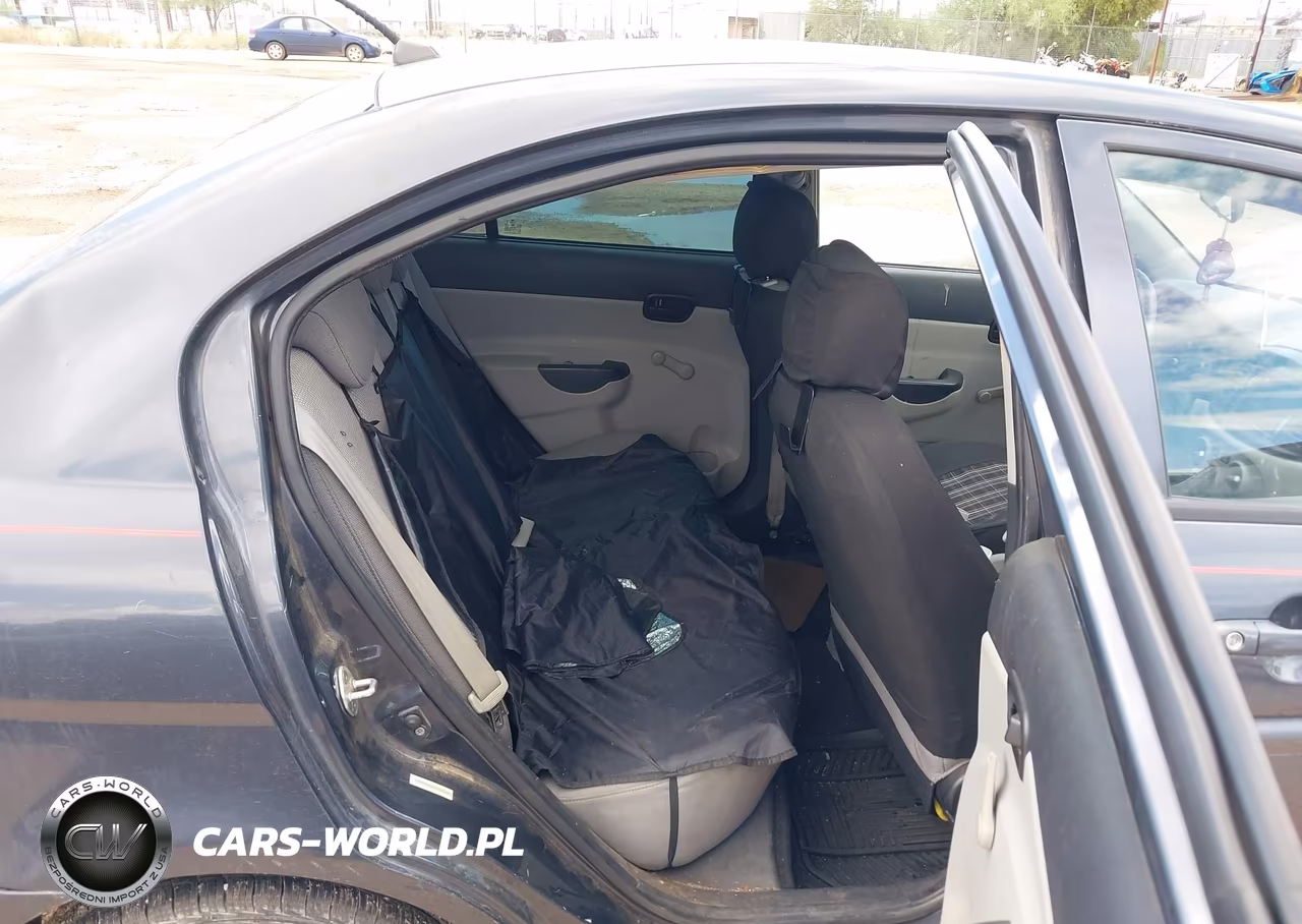 2009 Hyundai Accent Gls VIN:KMHCN46C39U370559 - 8