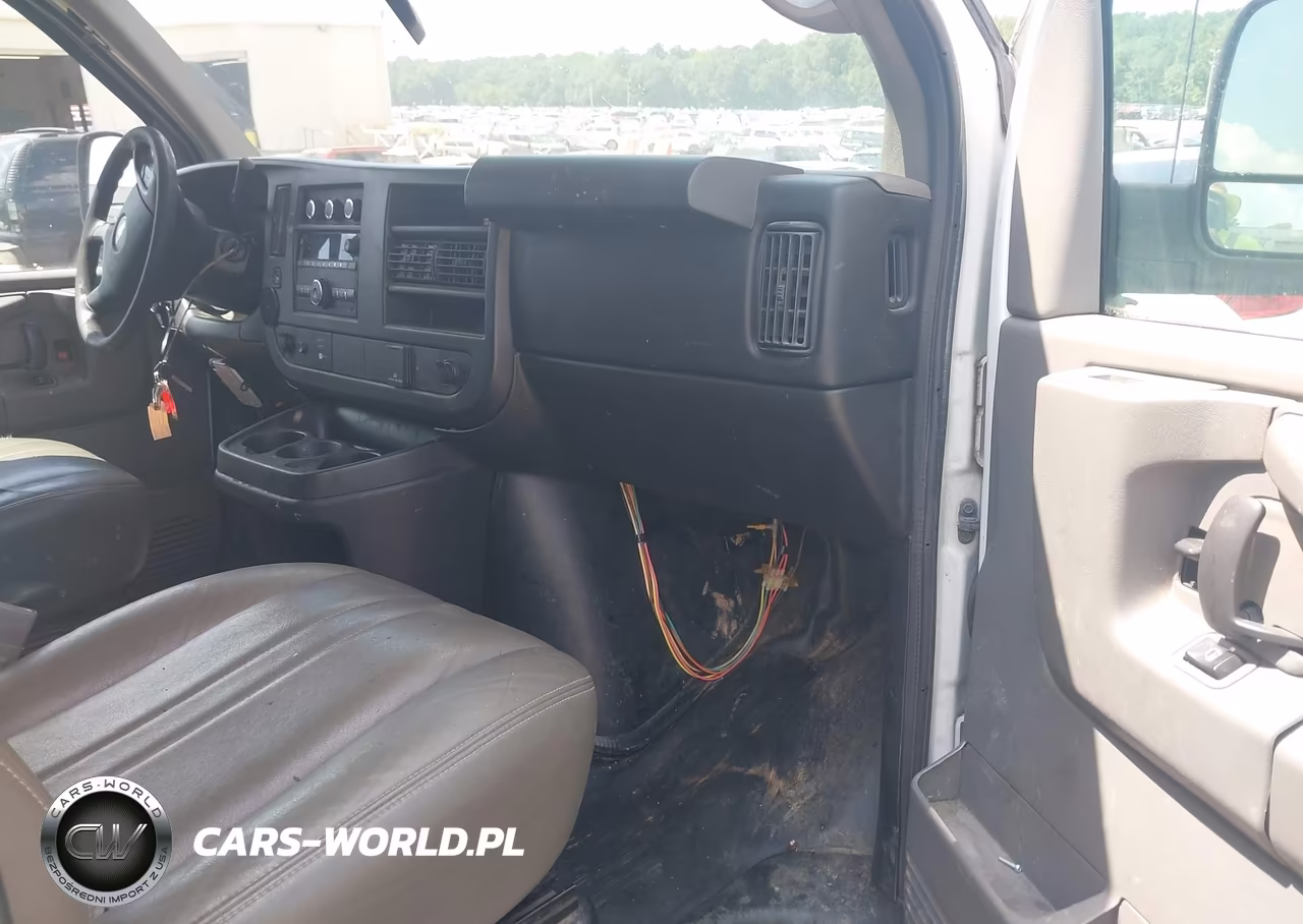 2015 Chevrolet Express 2500 Work Van VIN:1GCWGFCF6F1146446 - 5