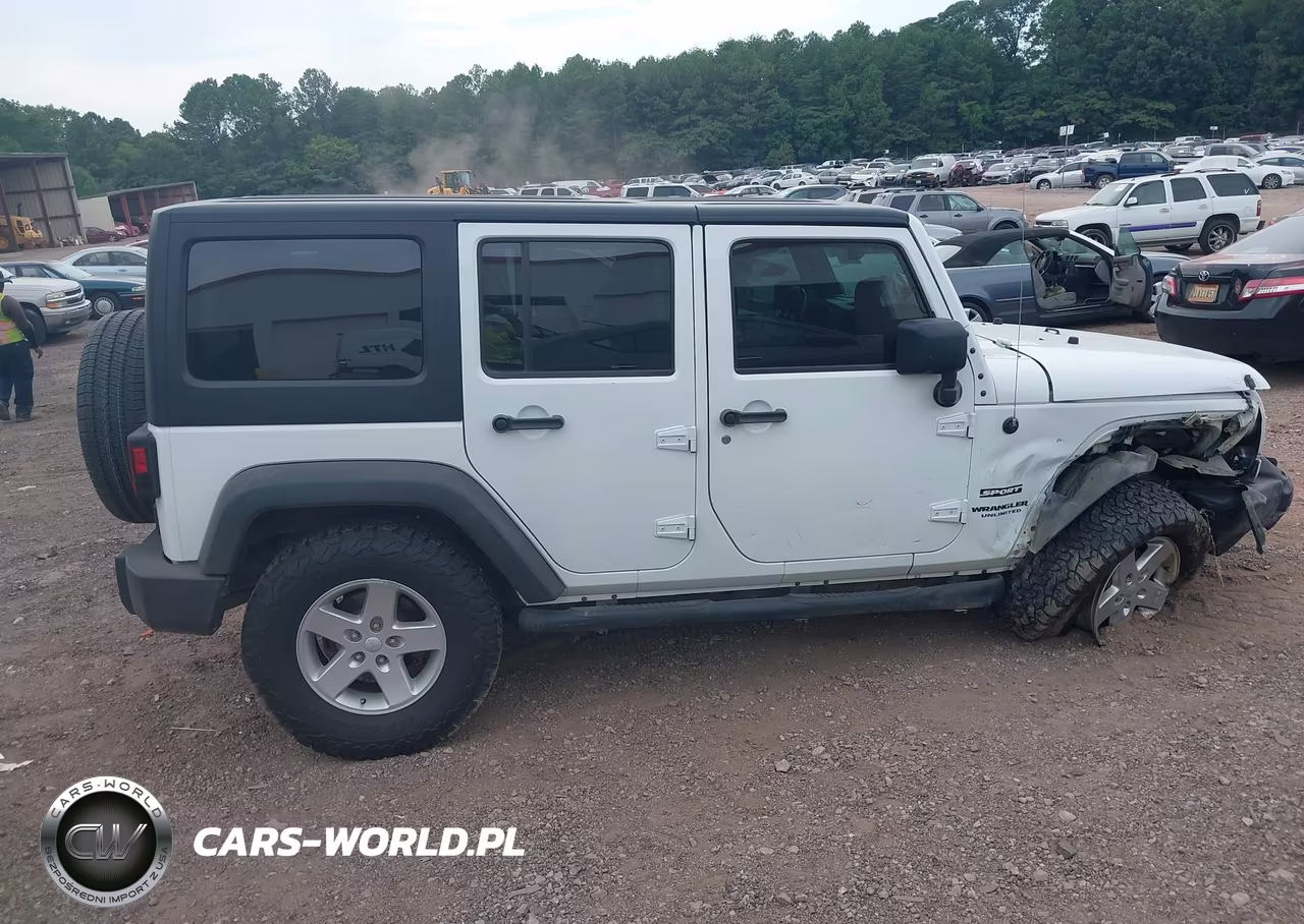 2015 Jeep Wrangler Unlimited Sport VIN:1C4BJWDG8FL520972 - 13