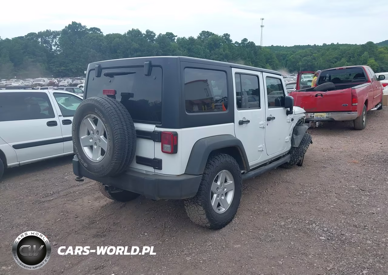 2015 Jeep Wrangler Unlimited Sport VIN:1C4BJWDG8FL520972 - 4