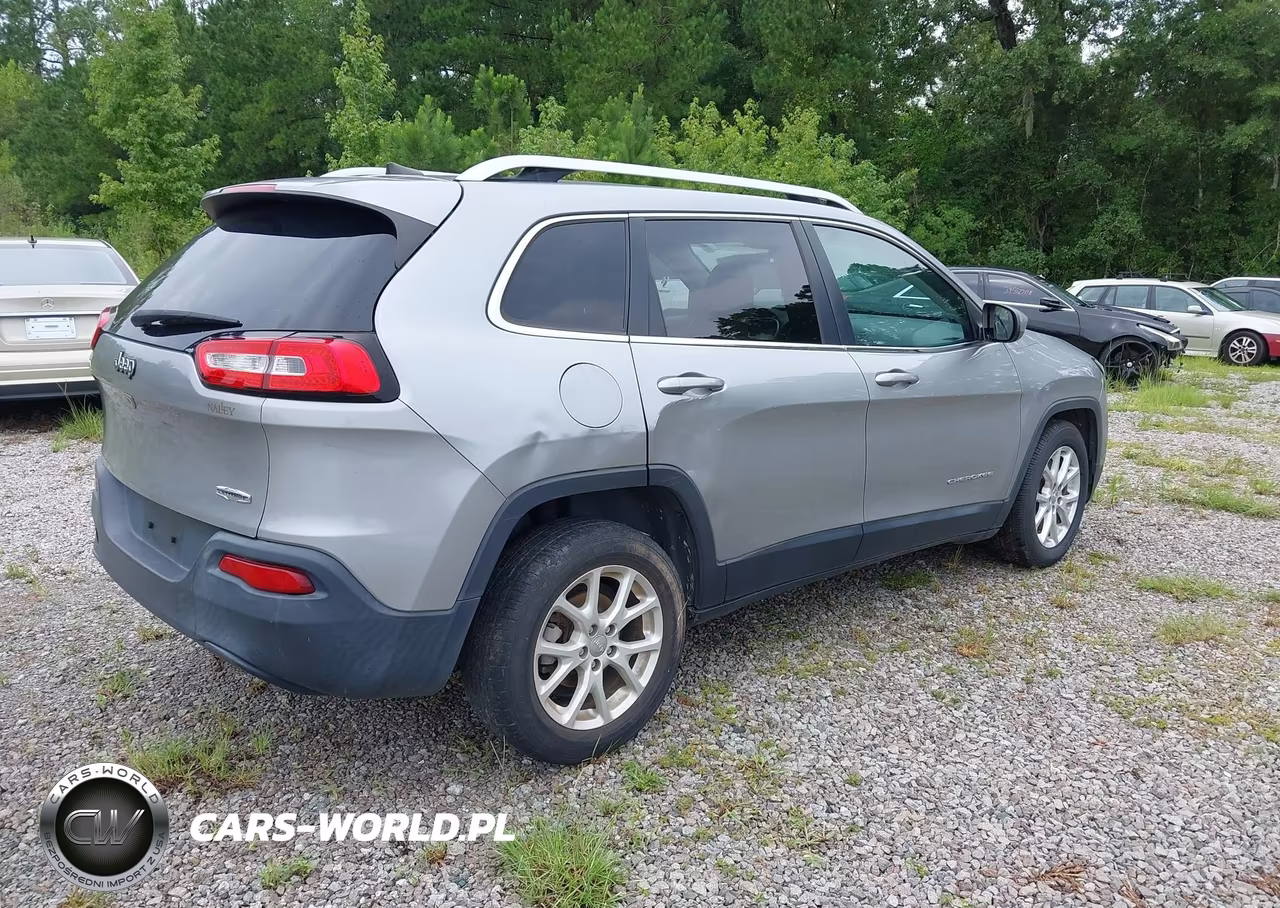 2016 Jeep Cherokee Latitude VIN:1C4PJLCB2GW135871 - 4