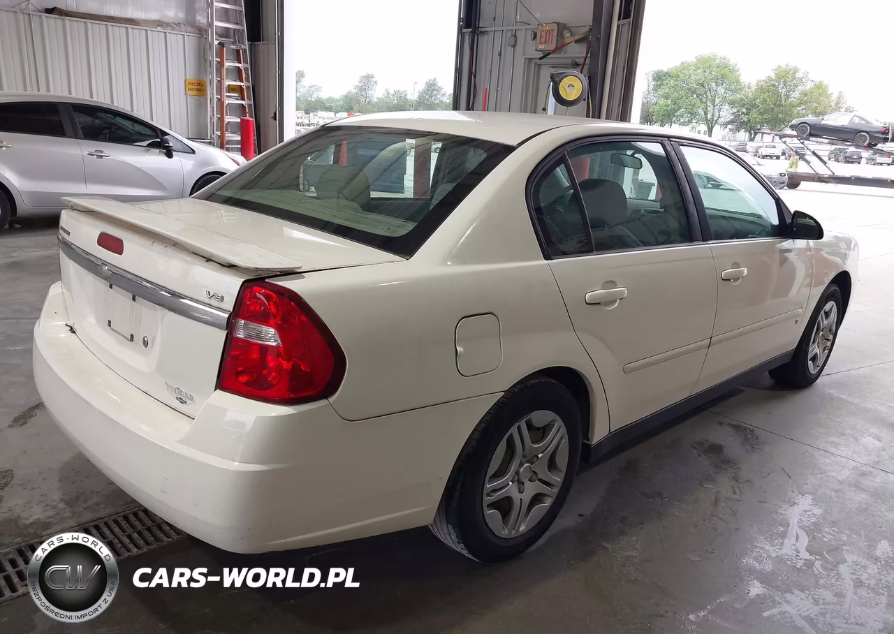 2008 Chevrolet Malibu Classic Ls VIN:1G1ZS58N28F102318 - 4