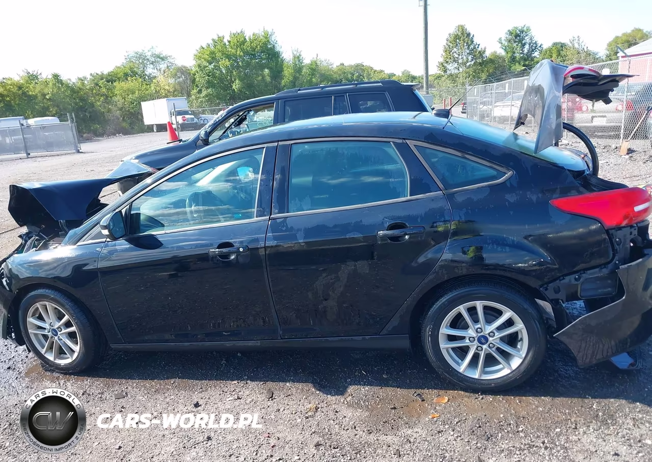 2017 Ford Focus Se VIN:1FADP3F2XHL323172 - 14