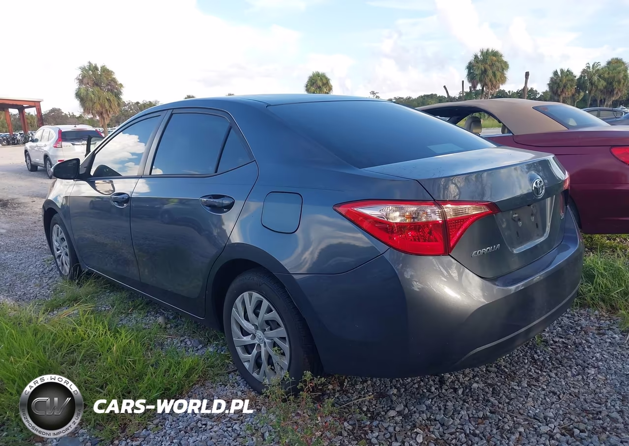 2018 Toyota Corolla Le VIN:5YFBURHEXJP832535 - 3