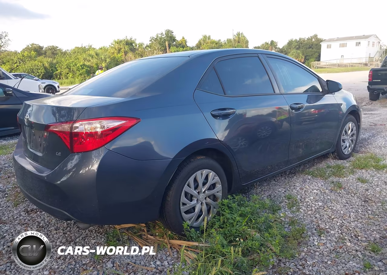 2018 Toyota Corolla Le VIN:5YFBURHEXJP832535 - 4