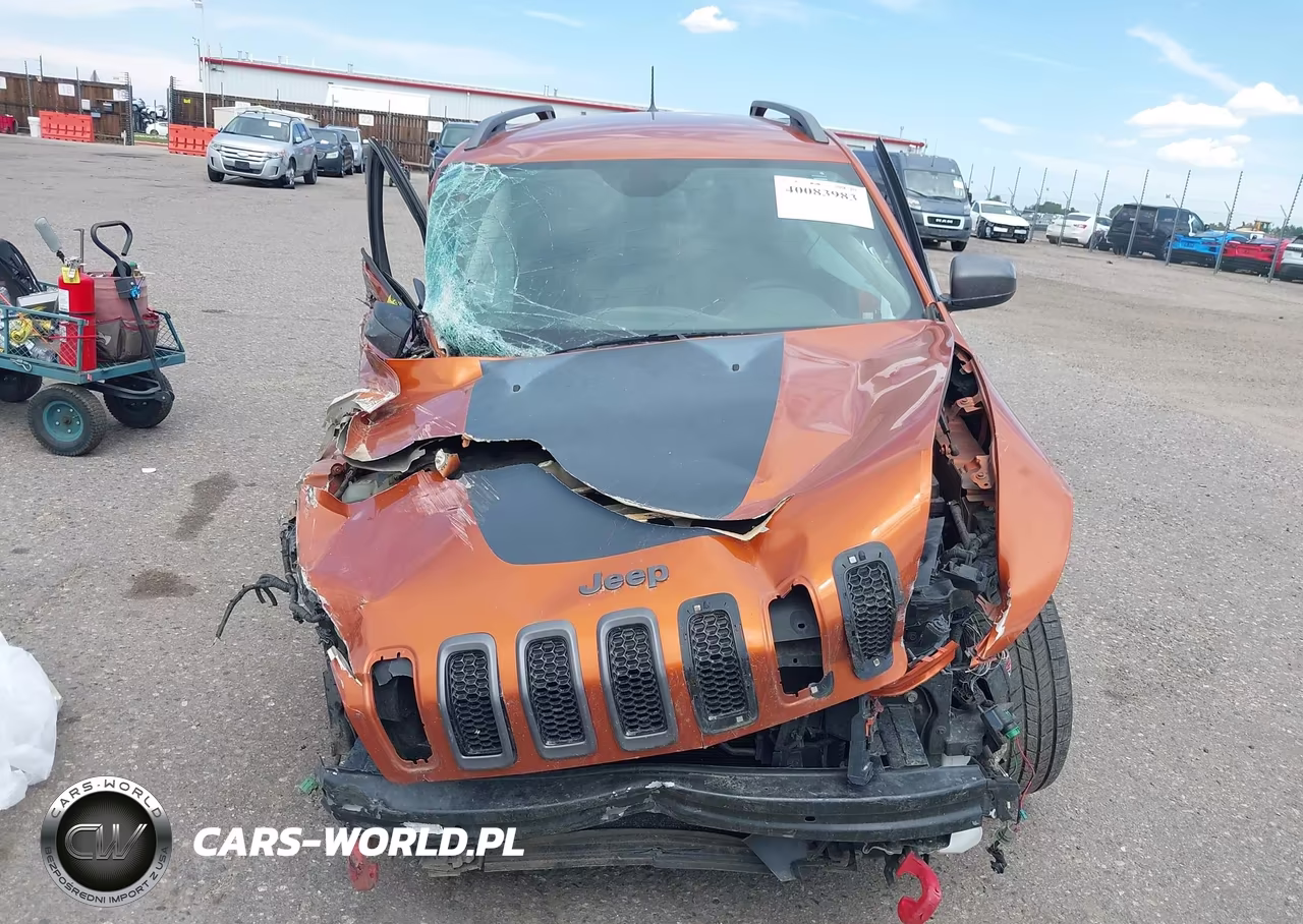 2015 Jeep Cherokee Trailhawk VIN:1C4PJMBS3FW736342 - 11