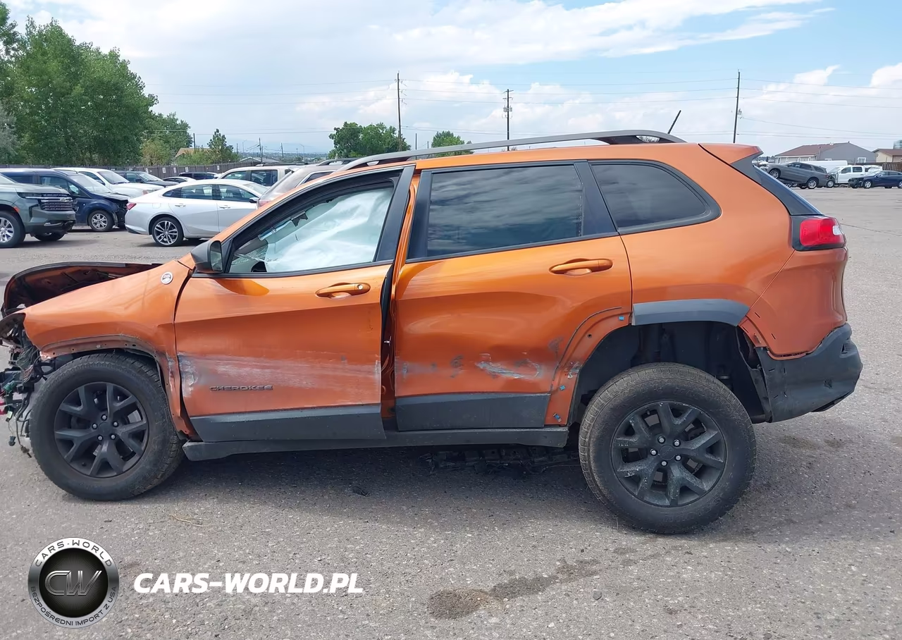 2015 Jeep Cherokee Trailhawk VIN:1C4PJMBS3FW736342 - 13