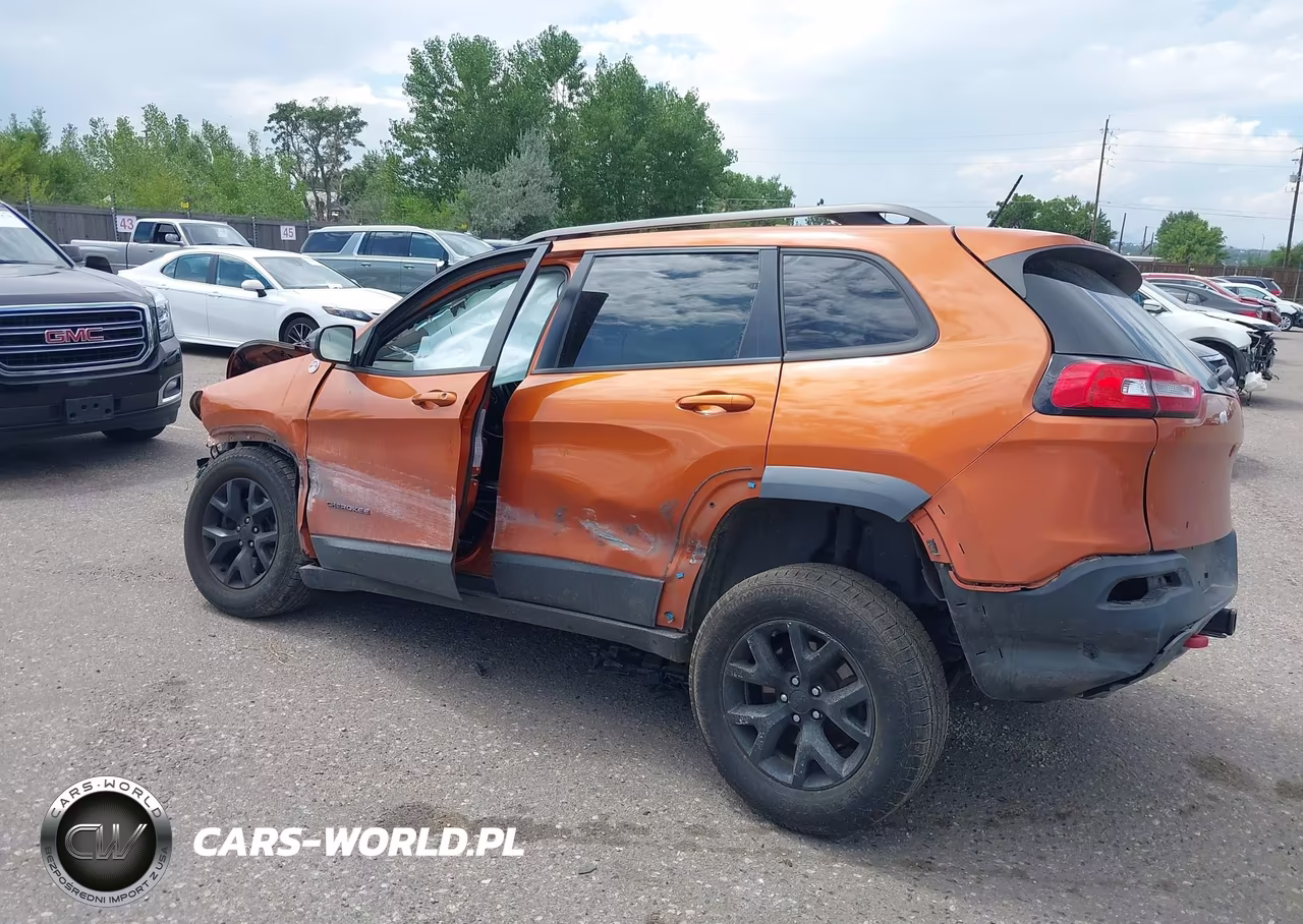 2015 Jeep Cherokee Trailhawk VIN:1C4PJMBS3FW736342 - 3