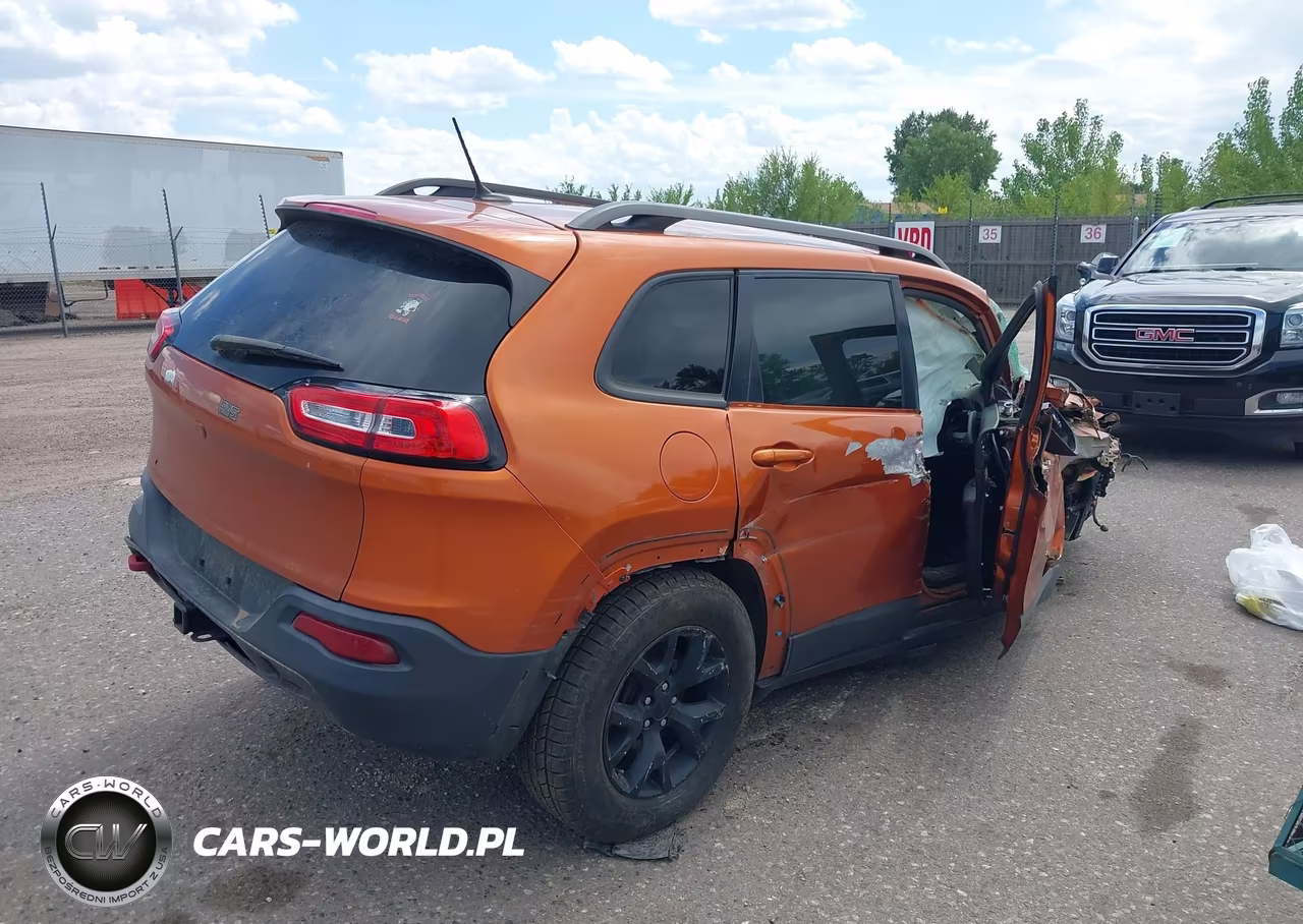 2015 Jeep Cherokee Trailhawk VIN:1C4PJMBS3FW736342 - 4