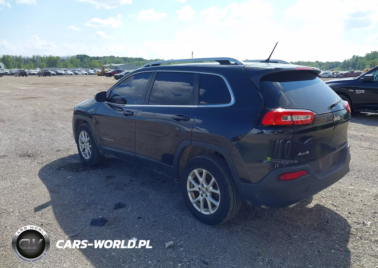 2016 Jeep Cherokee Latitude VIN:1C4PJMCS0GW313850 - 3