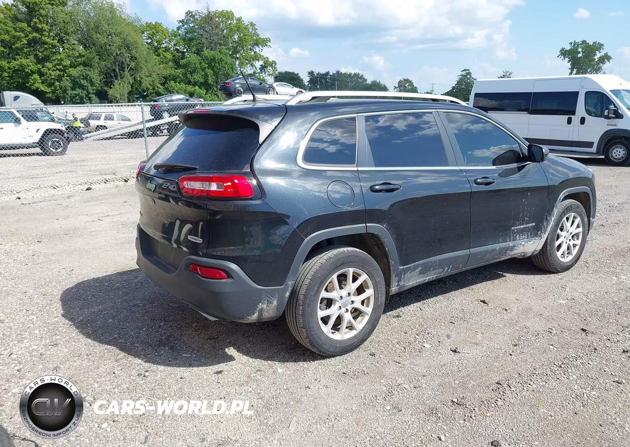 2016 Jeep Cherokee Latitude VIN:1C4PJMCS0GW313850 - 4