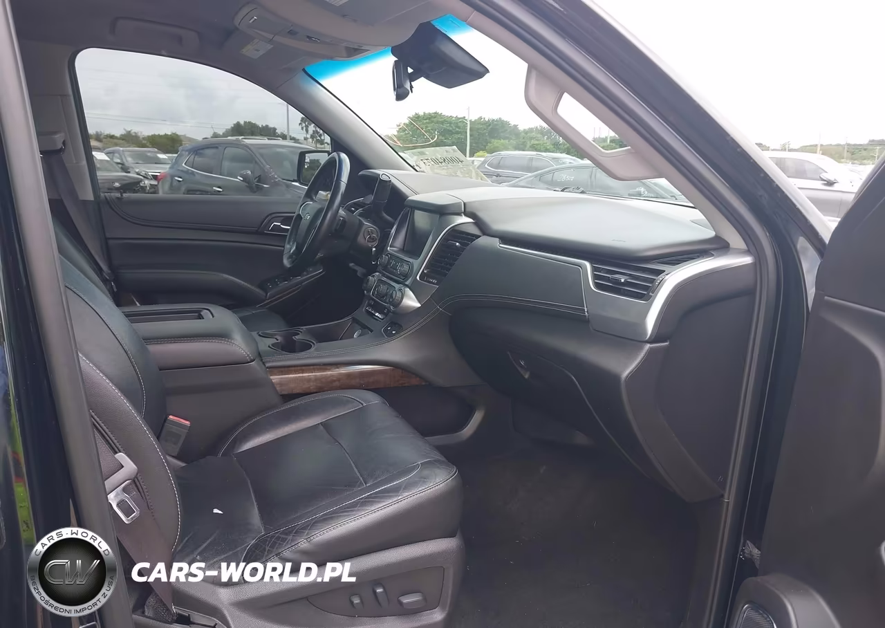 2017 Chevrolet Suburban Lt VIN:1GNSKHKCXHR174617 - 5