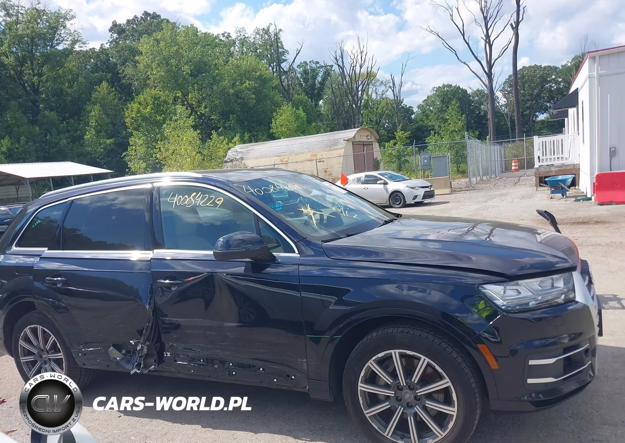 2017 Audi Q7 3.0T Premium VIN:WA1VAAF78HD016426 - 13
