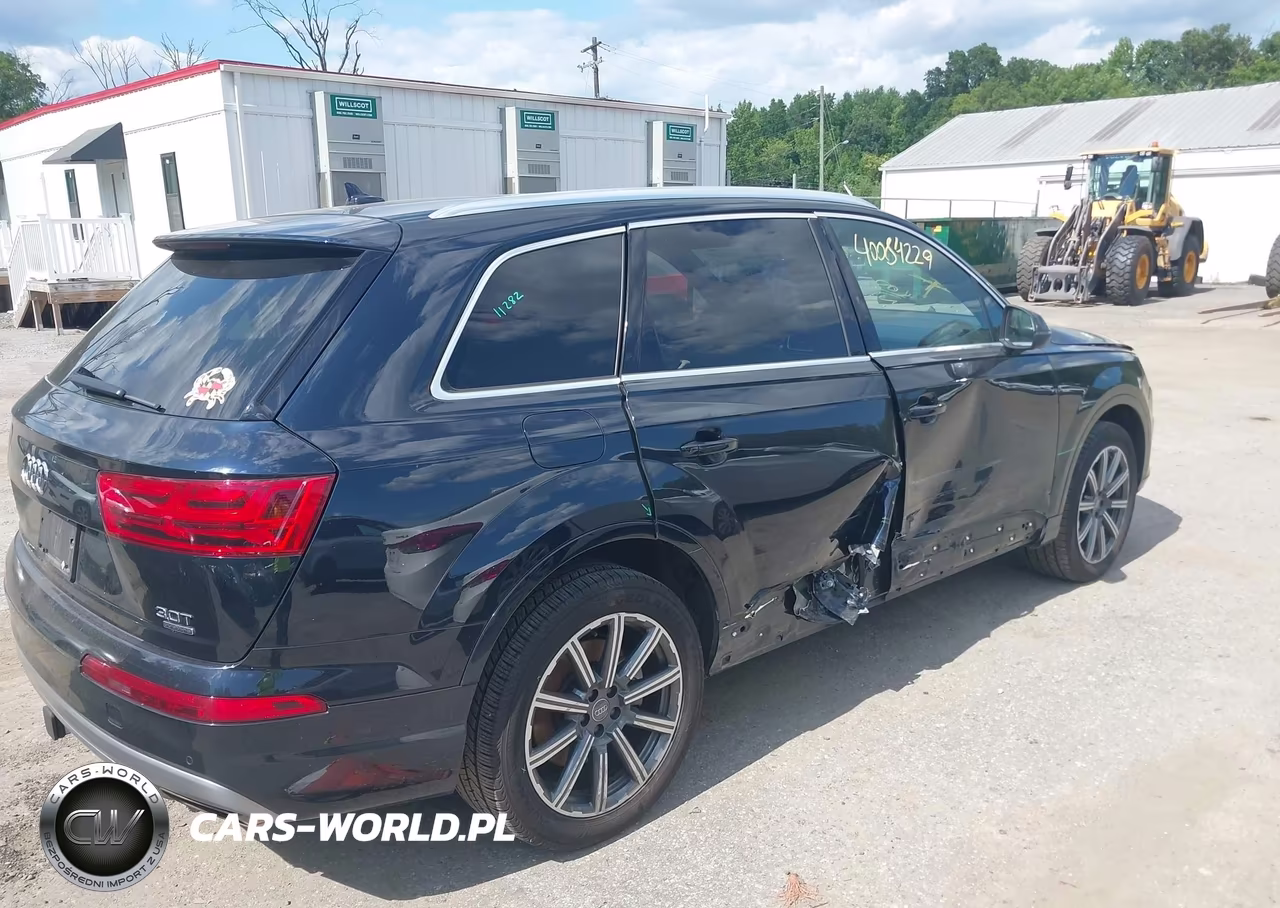 2017 Audi Q7 3.0T Premium VIN:WA1VAAF78HD016426 - 4