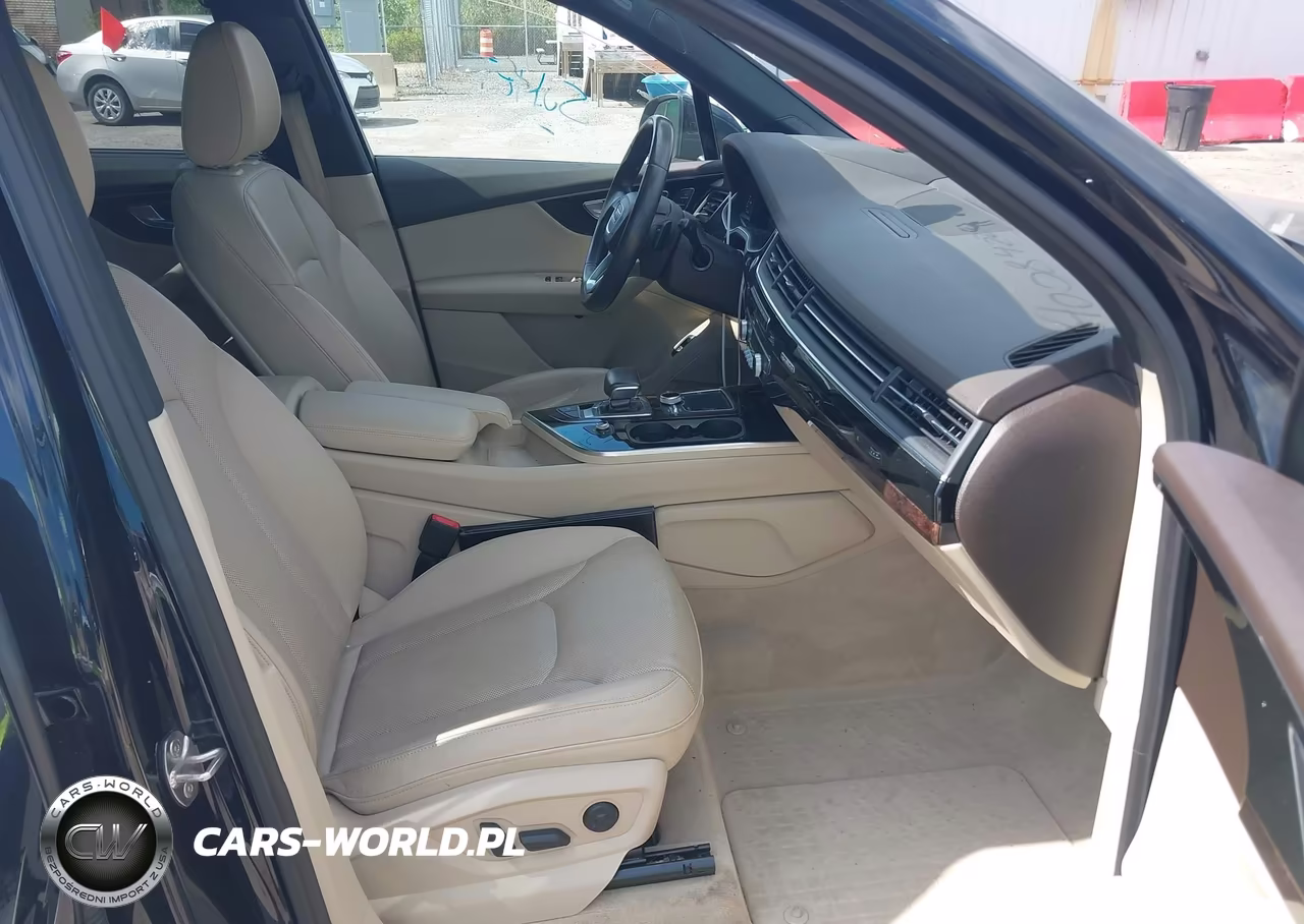2017 Audi Q7 3.0T Premium VIN:WA1VAAF78HD016426 - 5